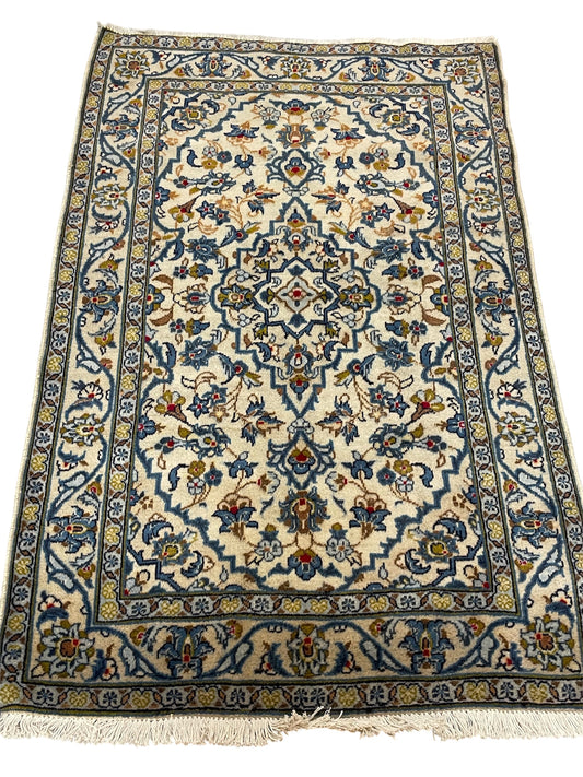 Hand-knotted Kashan cream tone wool rug. 100x155 cm