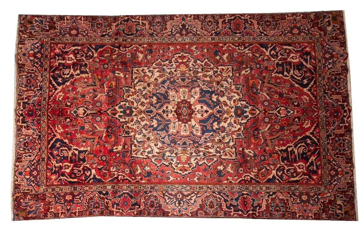 Hand-knotted Isfahan bakhtiyari wool Rug. 250x350 cm